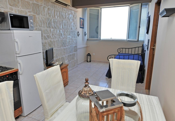 Others 3, Sunset Apartment, Split