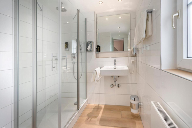 Bathroom 5, Hotel Zum Rössle, Heilbronn