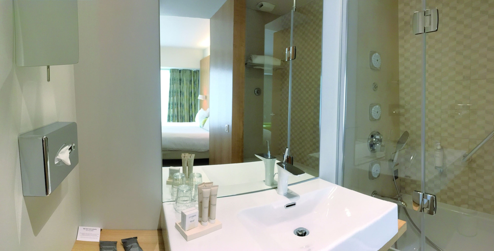 Bathroom 5, Best Western Plus Hotel Divona Cahors, Lot