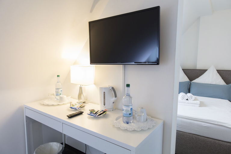 Bedroom 5, Berolina Haus, Düsseldorf