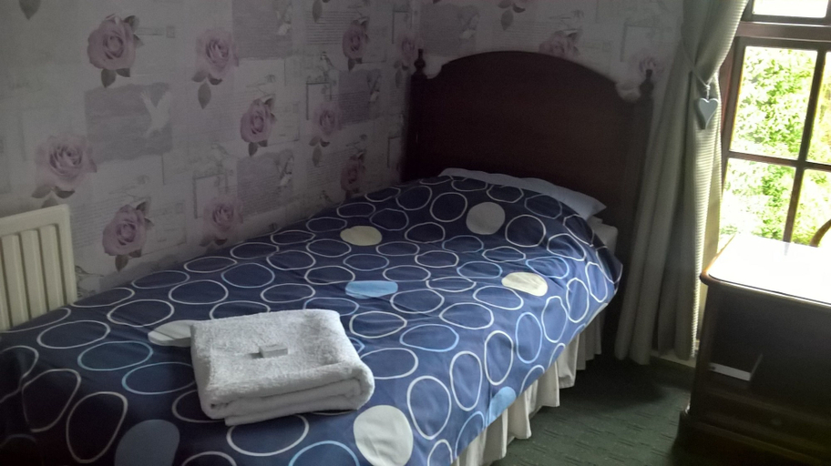 Bedroom 2, Rhymney House hotel, Caerphilly