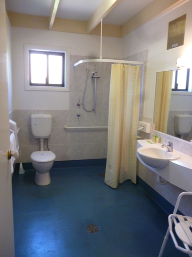 Bathroom 4, Sundown Villas, Symonston