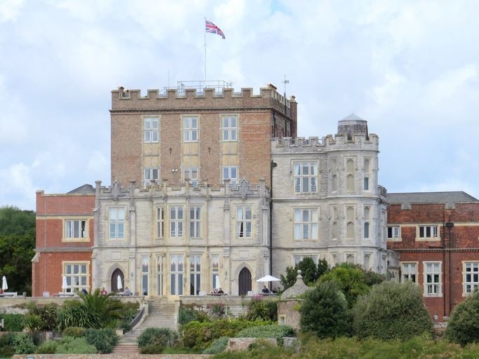 Exterior & Views