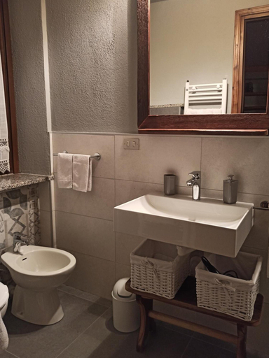 Bathroom 3, Hotel della Nouva Pila, Aosta