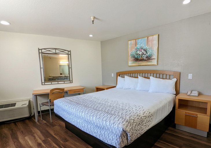 Bedroom 4, Royal Inn, San Mateo