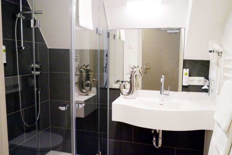 Bathroom 4, Das Brunners Hotel, Weiden in der Oberpfalz