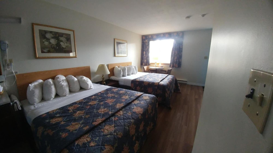 Bedroom 2, Northlander Motel, Algoma