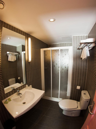 Bathroom 4, Hotel Bilbi, Vizcaya