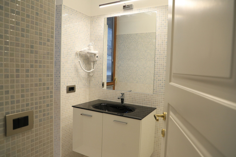 Bathroom 4, Gemelli Hotel, Rome
