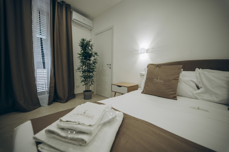 Bedroom 4, Dimora Fantasia Charme B&B, Bari