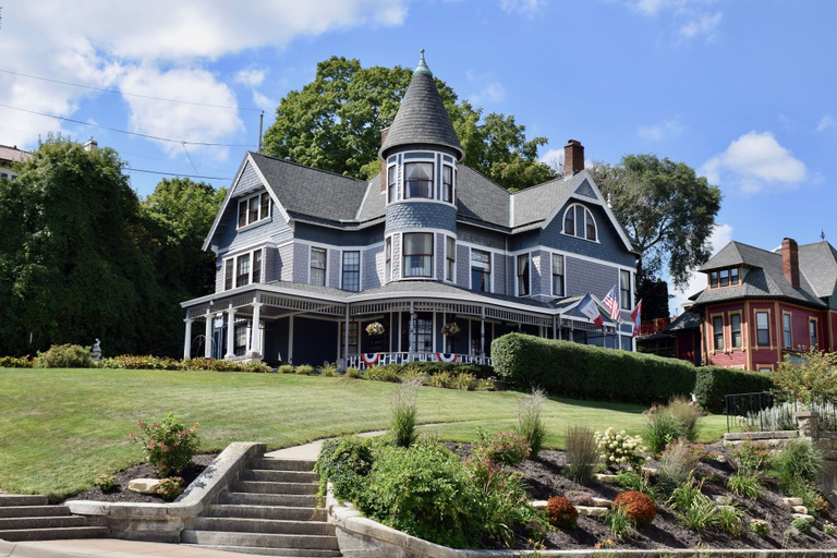 Exterior & Views