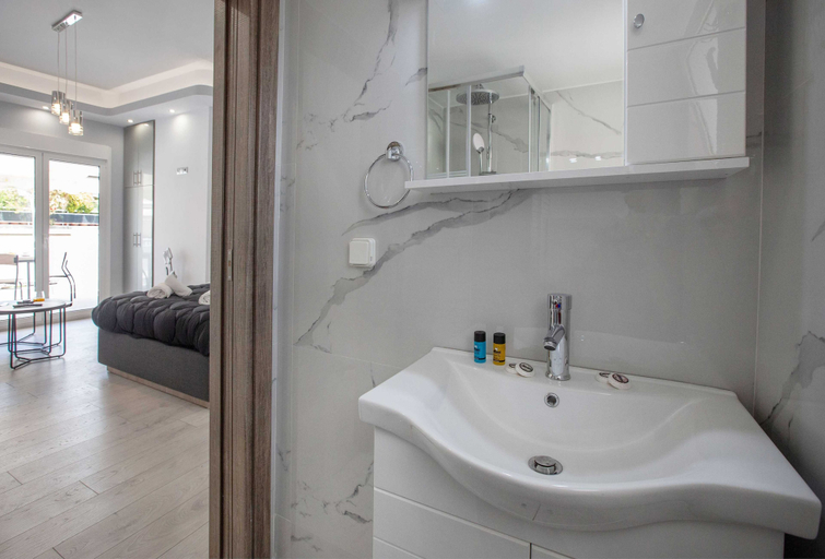 Bathroom, Studio penthouse near Acropolis by GHH, Attica