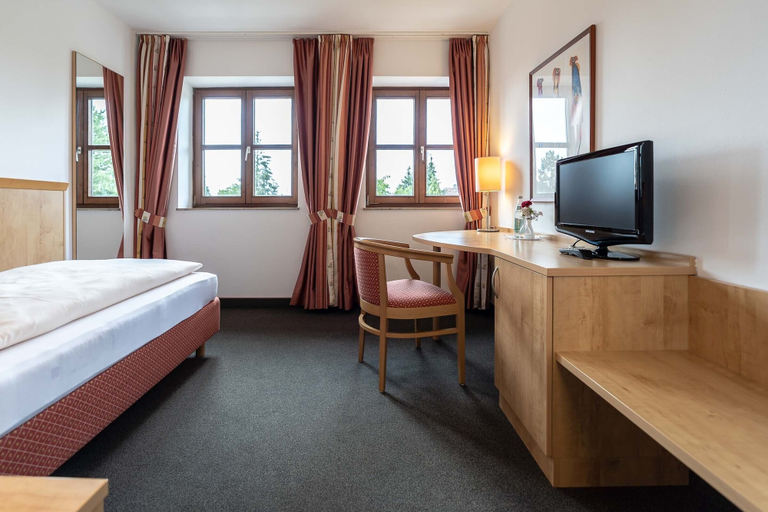 Bedroom 4, Hotel Alter Hof, Ebersberg