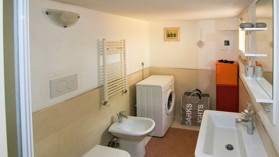 Bathroom, Casa Chiara in Centro con Corte Privata, Ascoli Piceno