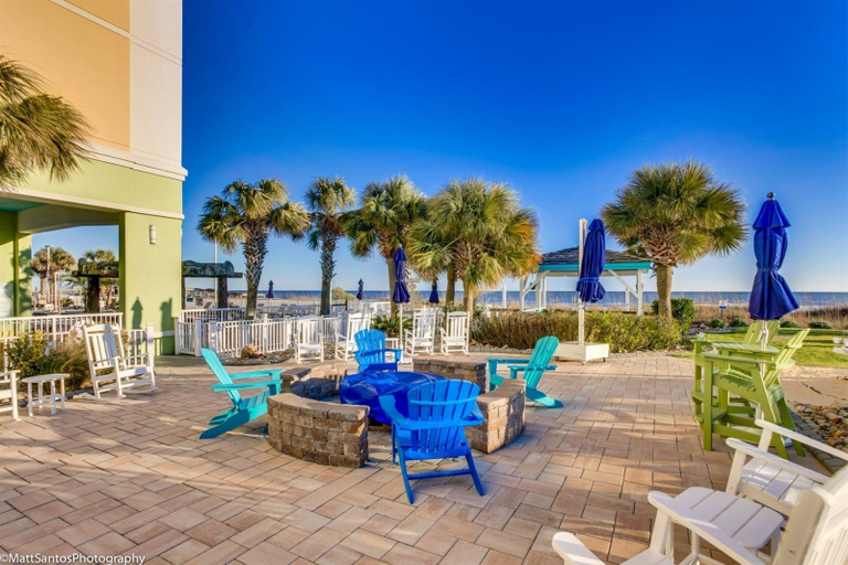 Food & Drinks, Towers On The Grove Condo, Horry
