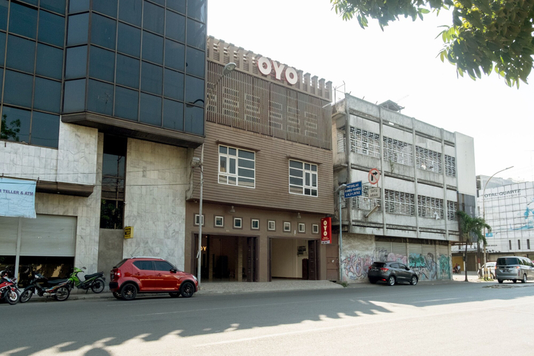 Exterior & Views 2, OYO 786 Sutomo Guest House, Medan