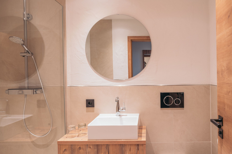 Bathroom 5, Landgasthaus Sonne, Freudenstadt
