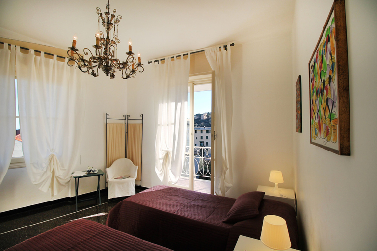 Room 5, House Bella, Genova