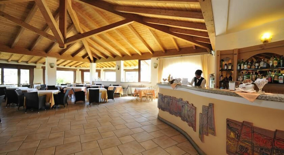 Food & Drinks 4, Baia Del Porto, Nuoro
