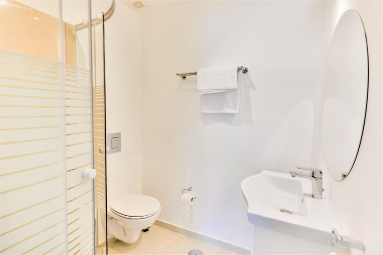 Bathroom 4, Vale do Lobo Apartment A, Loulé