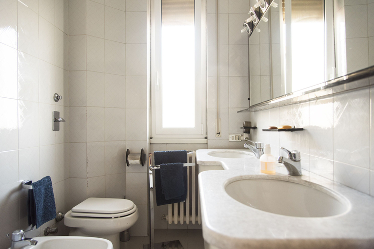 Bathroom 4, The Traveller's Terrace, Milano
