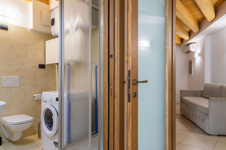 Bathroom 3, Residence Garibaldi, Trieste