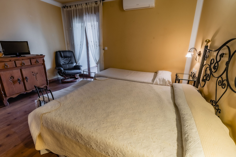 Bedroom 2, HOTEL RURAL EL LABRIEGO BY VIVERE STAYS, Cáceres