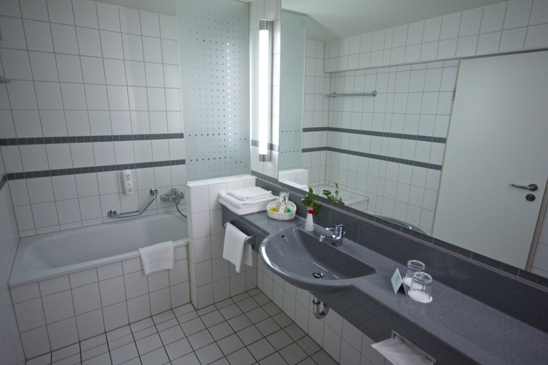 Bathroom 5, City Hotel am CCS, Suhl