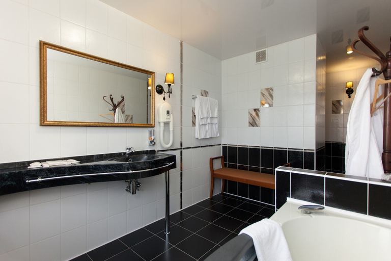 Bathroom 3, Amaks Premier Hotel, Perm' gorsovet