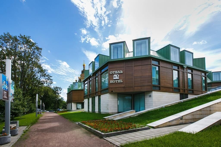 Exterior & Views