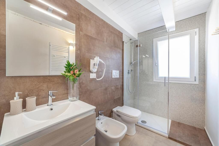 Bathroom 3, Prima dell'Elba Family Apartments, Livorno