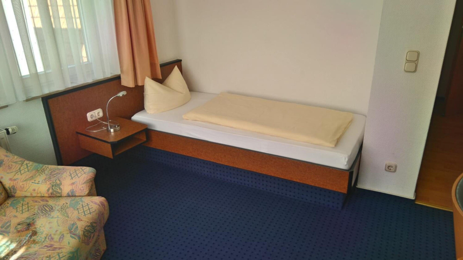 Bedroom 4, Hotel Loewensteiner Hof Haus am Neuplatz, Main-Tauber-Kreis