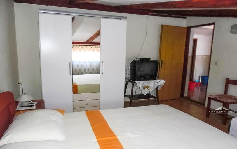 Bedroom, 2 Bed Flat - Sleeps 8 - Parking - Wifi, Novalja