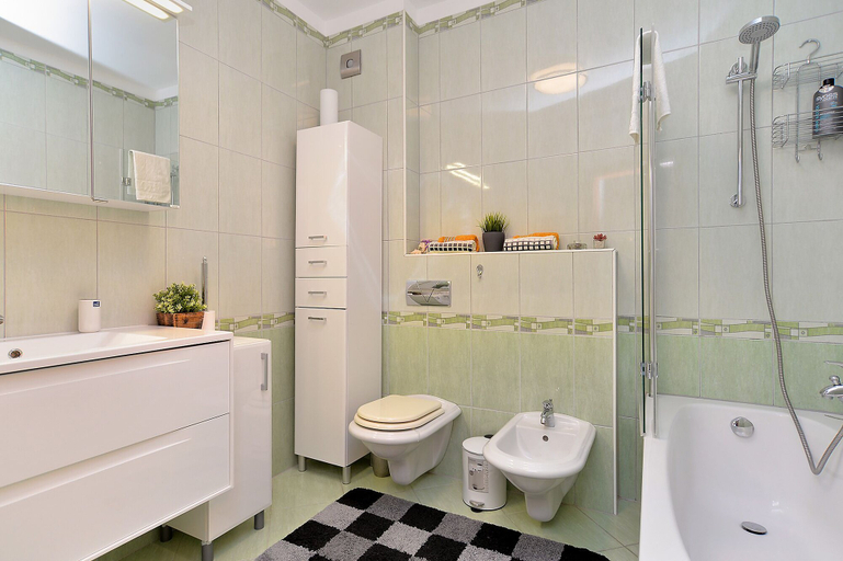 Bathroom 3, Apartment 1941, Pula
