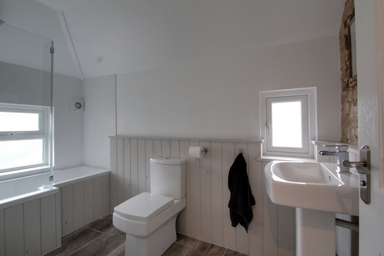 Bathroom 4, Belmont Road, Kent