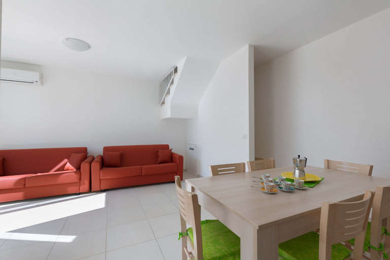 Others 5, Villetta Michela, Lecce