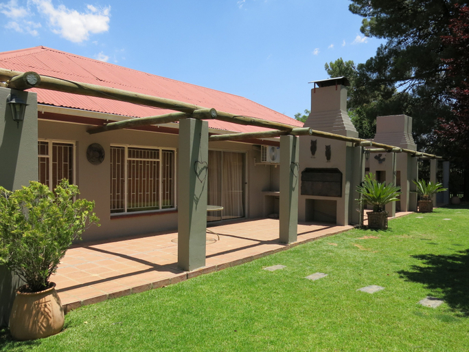 Exterior & Views 2, A Cherry Lane Self Catering and B&B, Mangaung