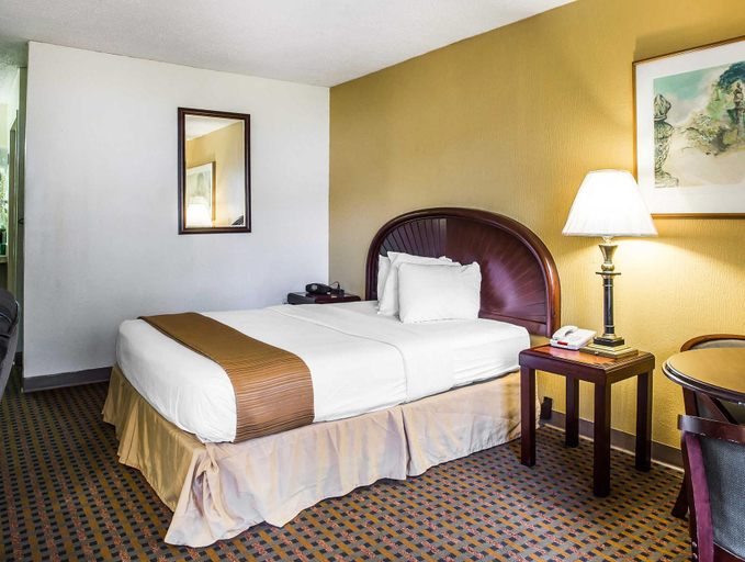 Bedroom 3, Rodeway Inn & Suites Carrollton, Carroll