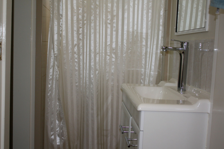 Bathroom 4, Roma Motel, Roma