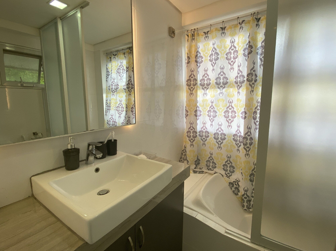 Bathroom 3, Pier Uno Dive Resort, Bauan