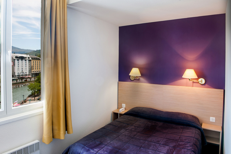 Bedroom 3, Continental, Hautes-Pyrénées