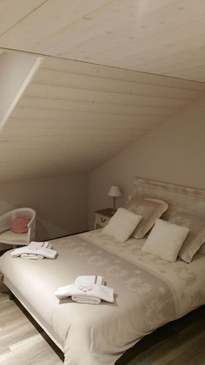 Bedroom 3, Chambres d'hôtes L'Ecrin du Lac, Doubs