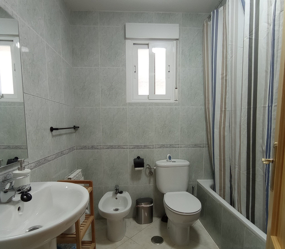 Bathroom 5, Casa de Huéspedes Villa de las Hortensias, Madrid