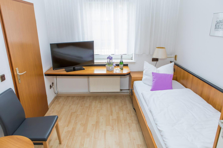 Bedroom 4, Zwehrener Hof, Kassel