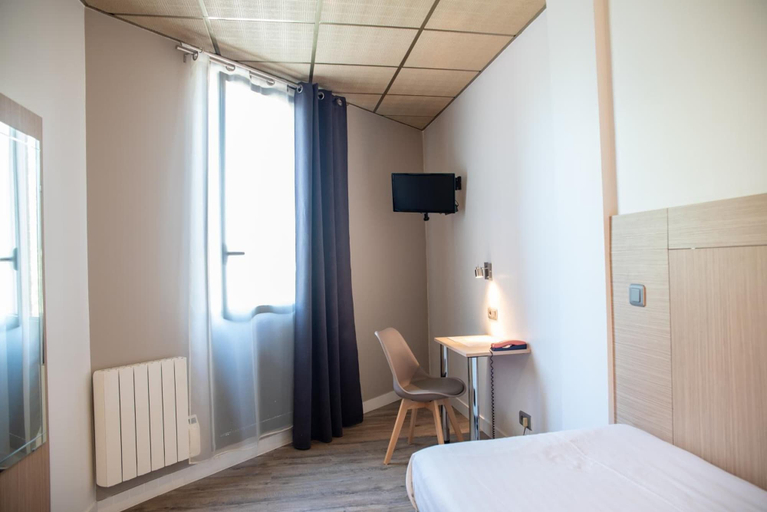 Bedroom 3, Hôtel Garabel, Yvelines