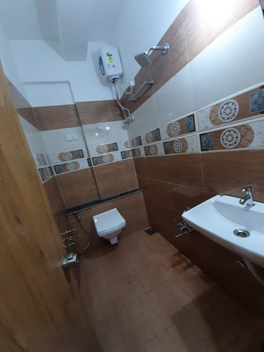 Bathroom 3, Hotel Rest and Leaf, Anand