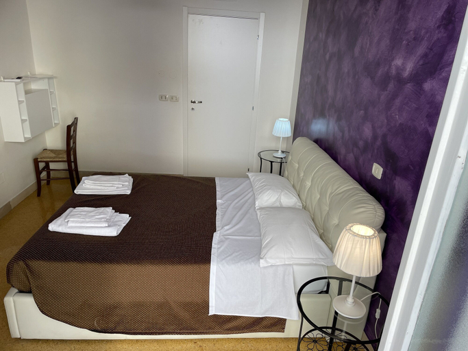 Bedroom 2, B&B Antichi Riverberi in Station, Salerno