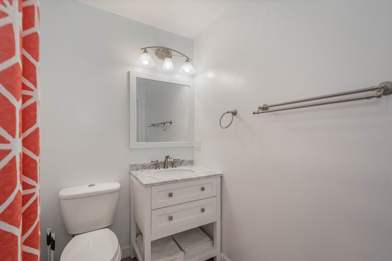 Bathroom 3, Sweet Life, Garrett