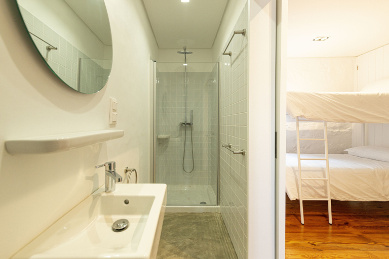 Bathroom 3, Engenho Hostel, Lajes do Pico
