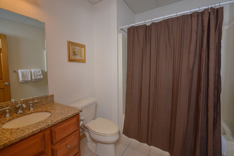 Bathroom 3, Big Chill, Garrett